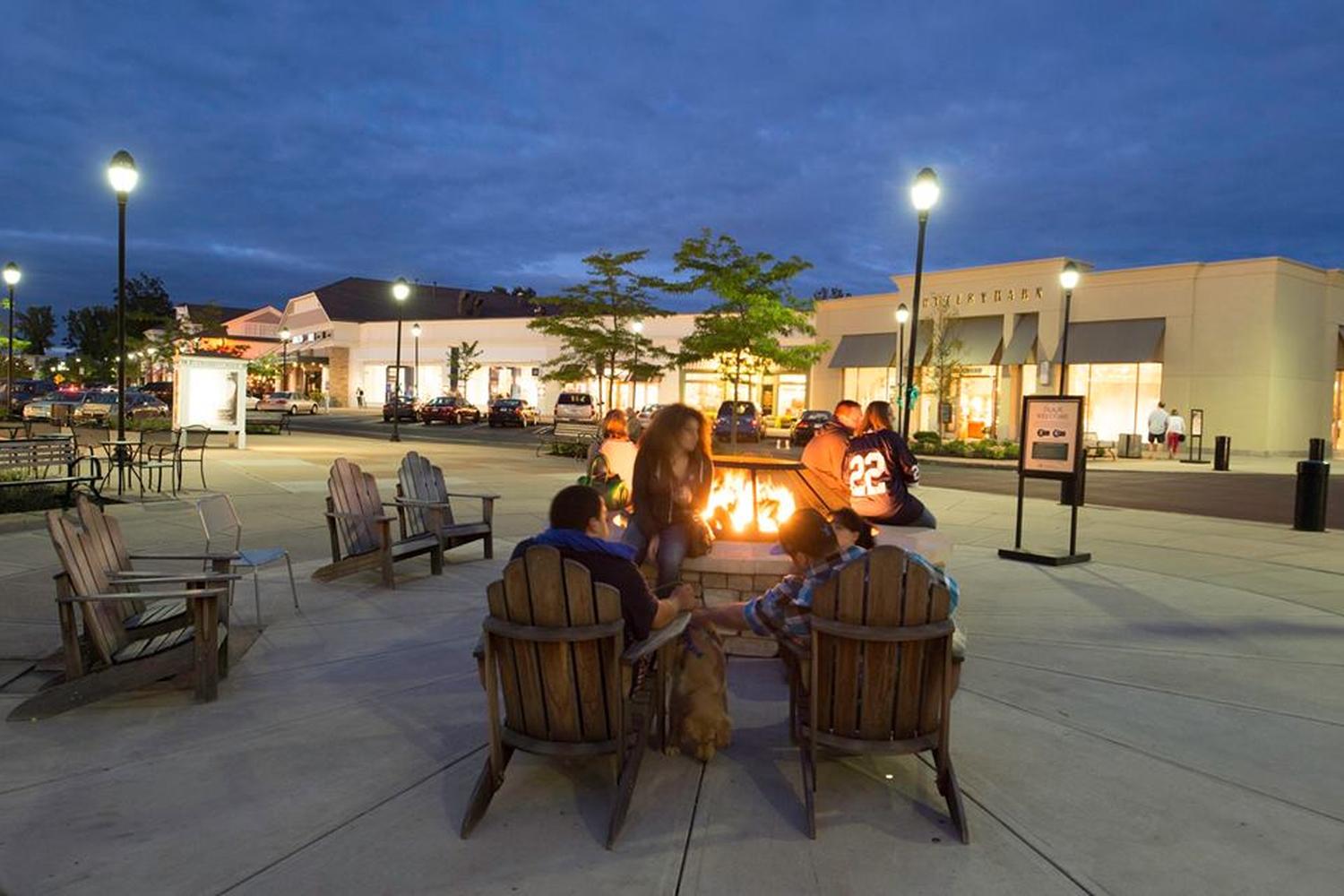 Promenade Shops at Evergreen Walk 2