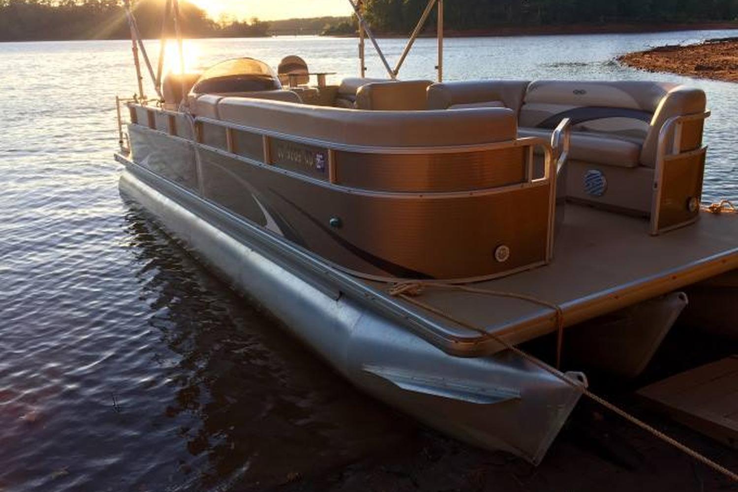 Lake Keowee Boat Rentals 4