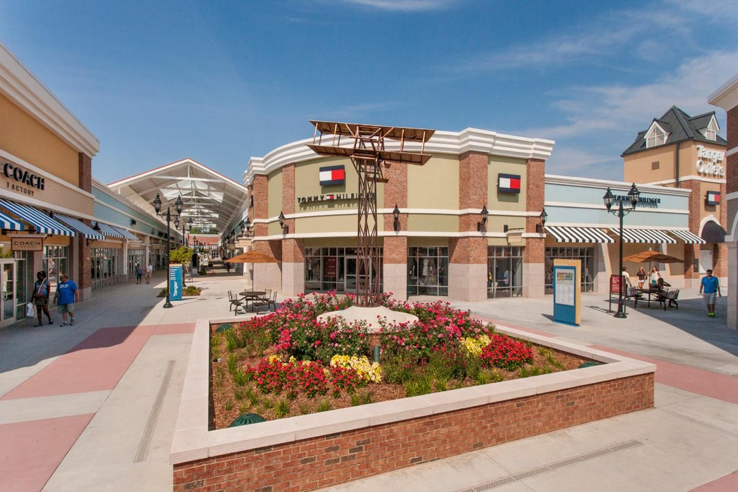 Tanger Outlets 0