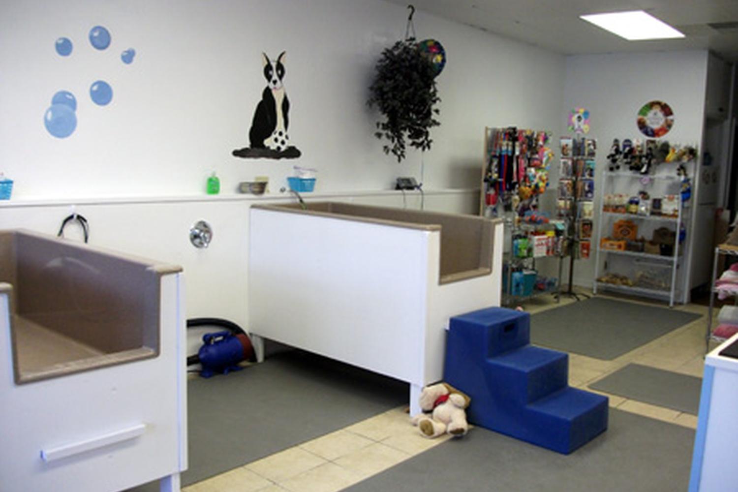 Happy Tails Pet Wash 0
