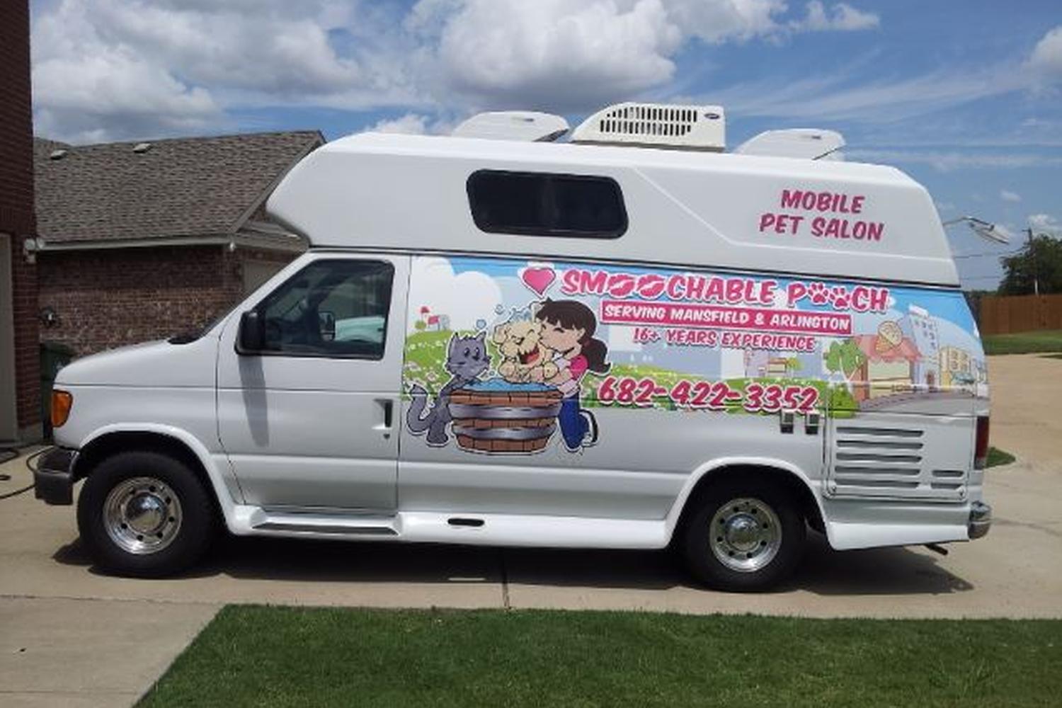Smoochable Pooch Mobile Pet Salon 2
