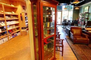 King's Leaf Cigar Lounge